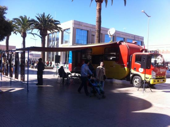 El móvil con una exposición en plaza de armas de Ovalle