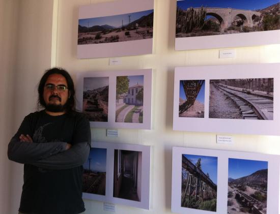 Cristian Campos, fotógrafo autor de la exposición "Vías en silencio"