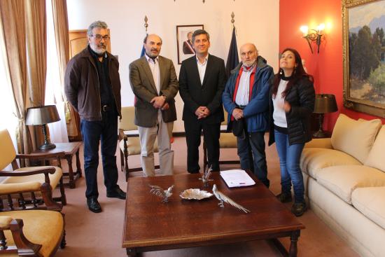 Al centro izquierda Angel Cabeza, director nacional de Dibam junto al intendente región de Coquimbo, Claudio Ibañez.